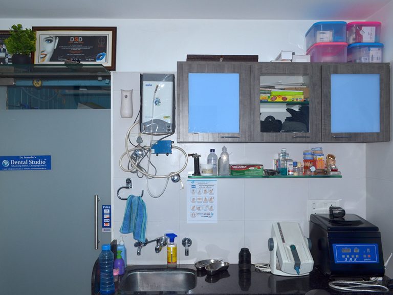 South Mumbai clinic room with dental equipment